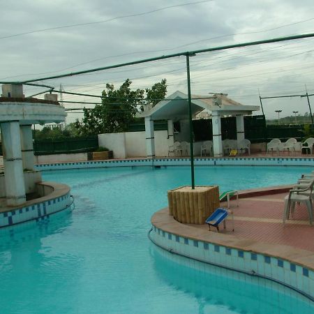 מלון Rāipur Vip'S Club מראה חיצוני תמונה